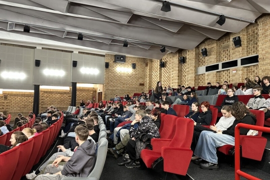 Díky nám a dalším místním firmám si děti užily kino a občerstvení